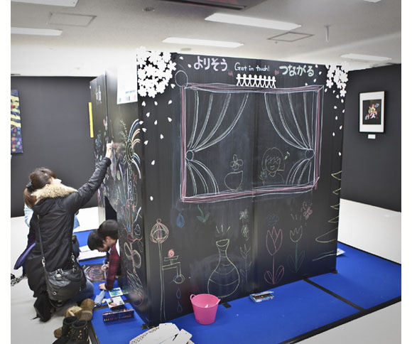 東ちづるさんの3.11チャリティ絵画展＠仙台藤崎百貨店のみんなでラクガキにキットパスで参加しました(2012年3月9〜13日)